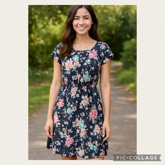 LC Lauren Conrad Dresses & Skirts - LC Lauren Conrad Navy Floral Mini Dress